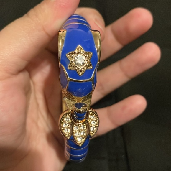 Blue elephant clamper bracelet - Picture 3 of 10